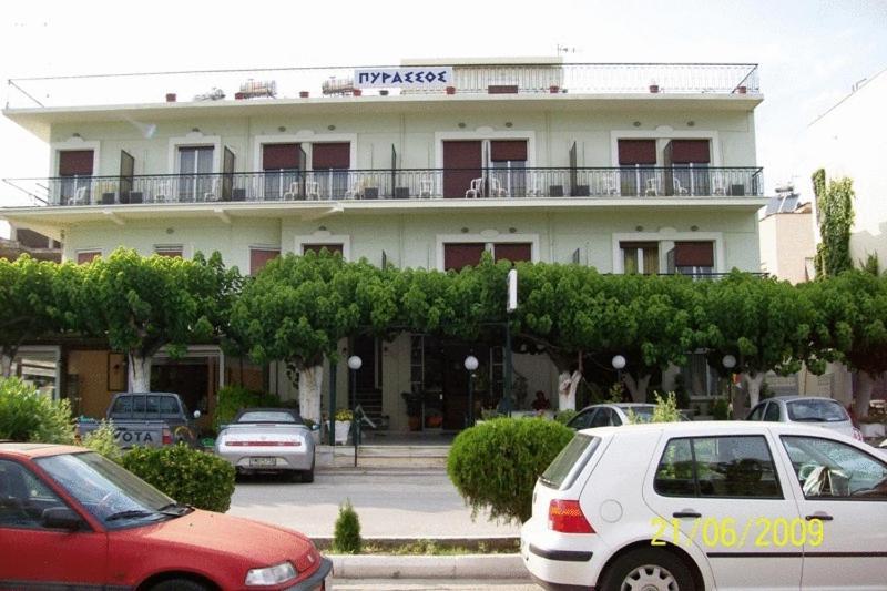 Pyrassos Hotel Nea Ankhialos Bagian luar foto