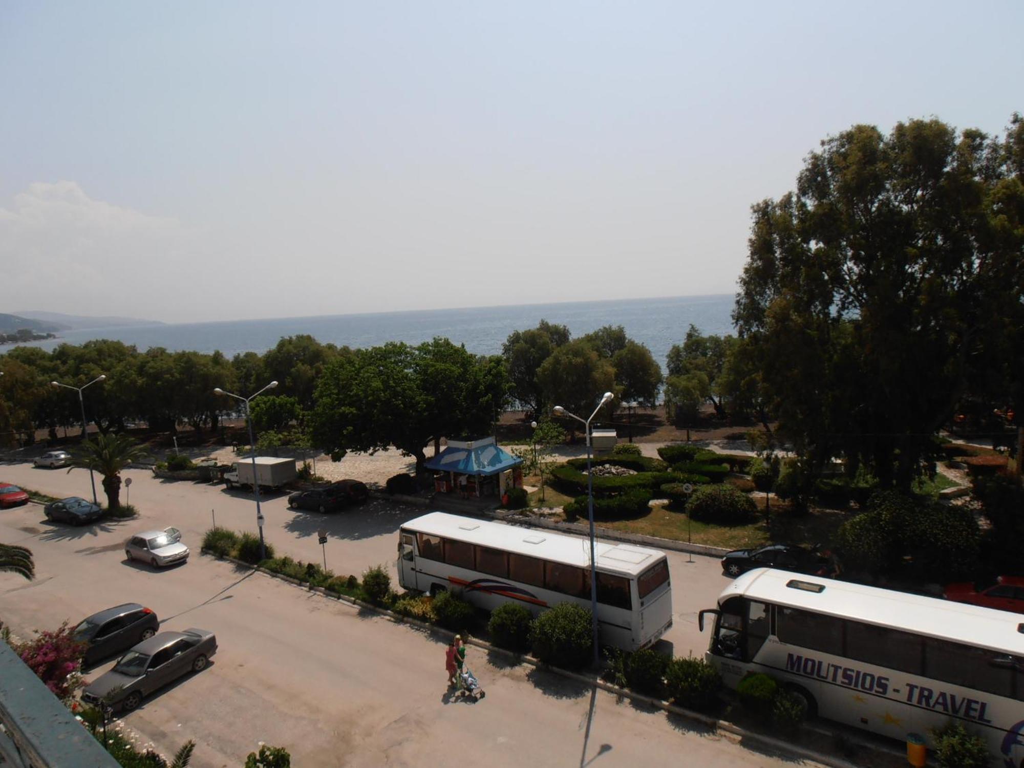 Pyrassos Hotel Nea Ankhialos Bagian luar foto